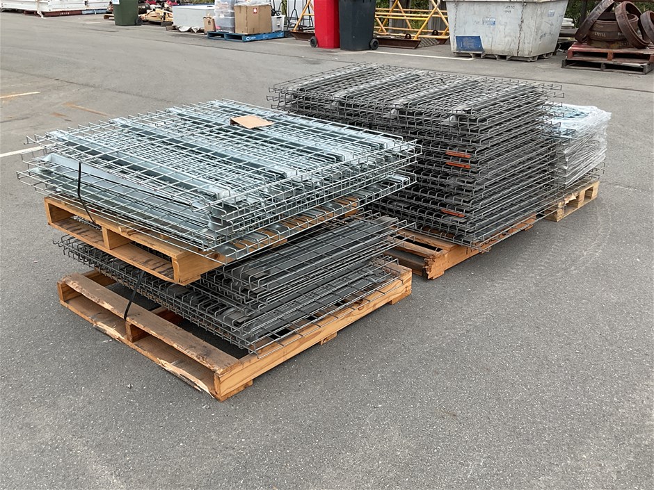 <p>Galvanised Steel Welded Wire Mesh Decking x 4 Pallets</p>