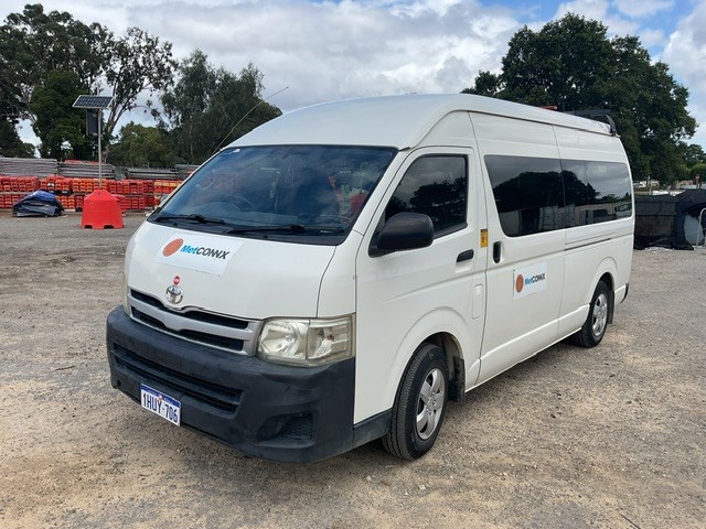 2012 Toyota Commuter 200 SER 4 x 2 Bus