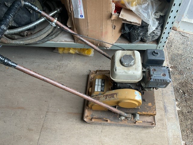 <p>Crommelins Plate Compactor </p>