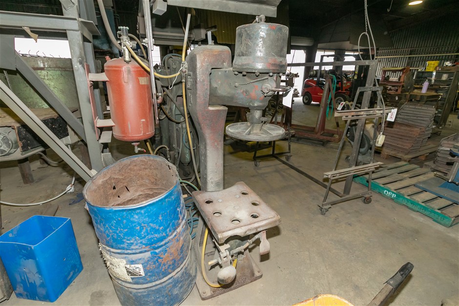 Gibson 1A Moulding Machine
