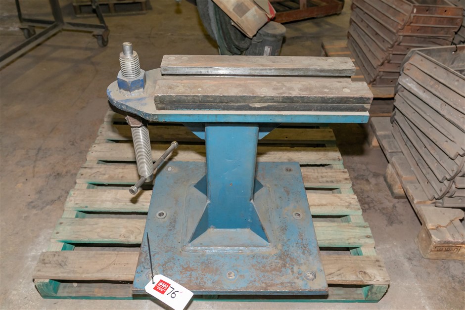 Lock Down Pitching Stand