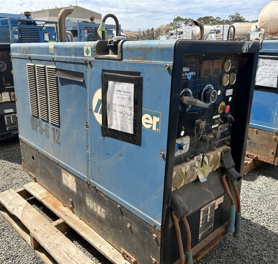 <p>Miller Big Blue 600X Welder</p>