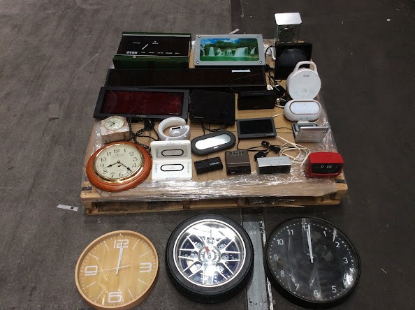 Victoria Bitter Electronic Cricket Scoreboard Radio Clock/Electronic Device