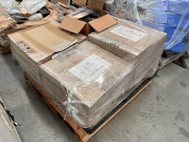 <p>Rivian Minebar and Harness</p>