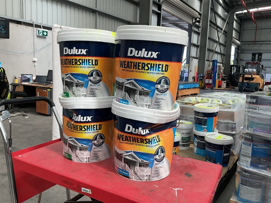 <p>15L Assorted Dulux Paint x 4</p>