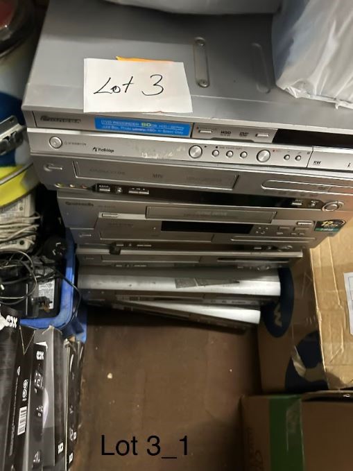 END OF LEASE AUCTION: mixed lot of dvd recorders, dvd vcrs, vcrs