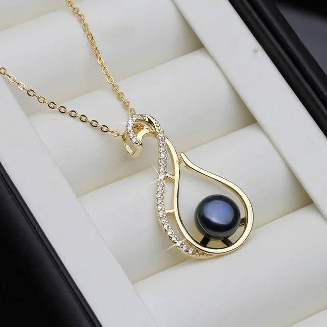 BIJ'OR-Designer Black Freshwater Pearl Twirl Diamond Necklace Gold. RRP 59