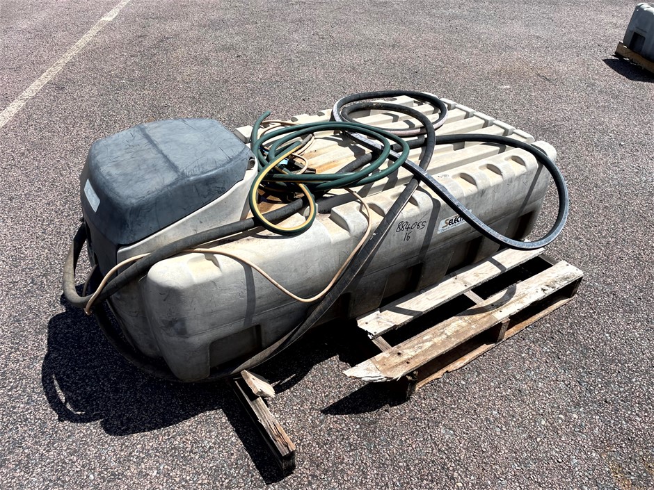 <p>Diesel Tank 400L and Pump</p>