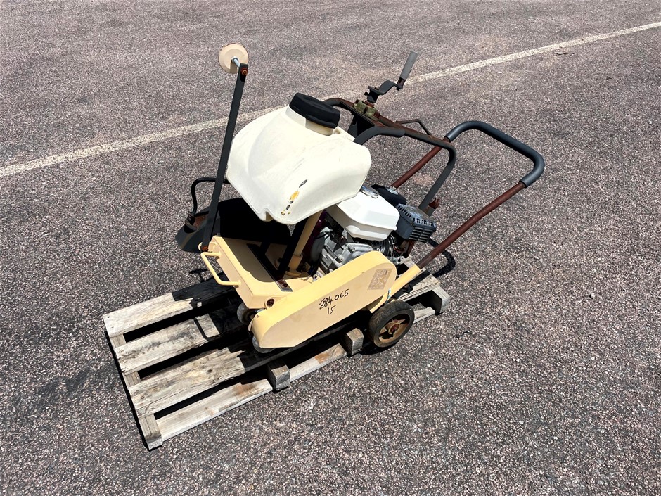 <p>Concrete Saw (Honda Engine)</p>