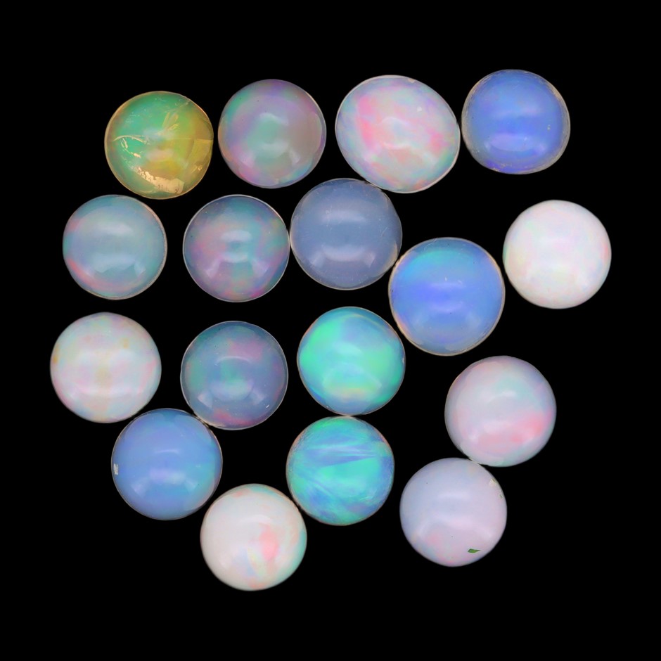5.46 Carats White Color-Play Opal