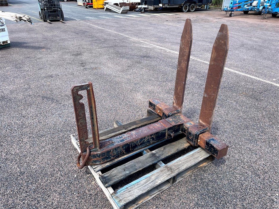 <p>Heavy Duty Pallet Fork Attachment </p>