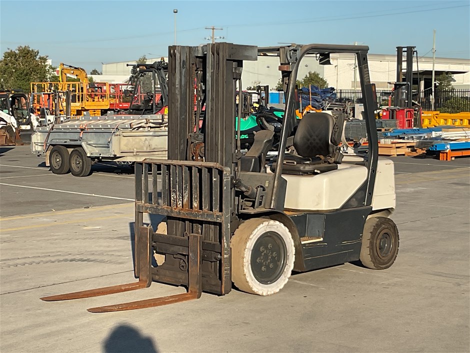 <p>Crown CG25P-3 Counterbalance Forklift</p>