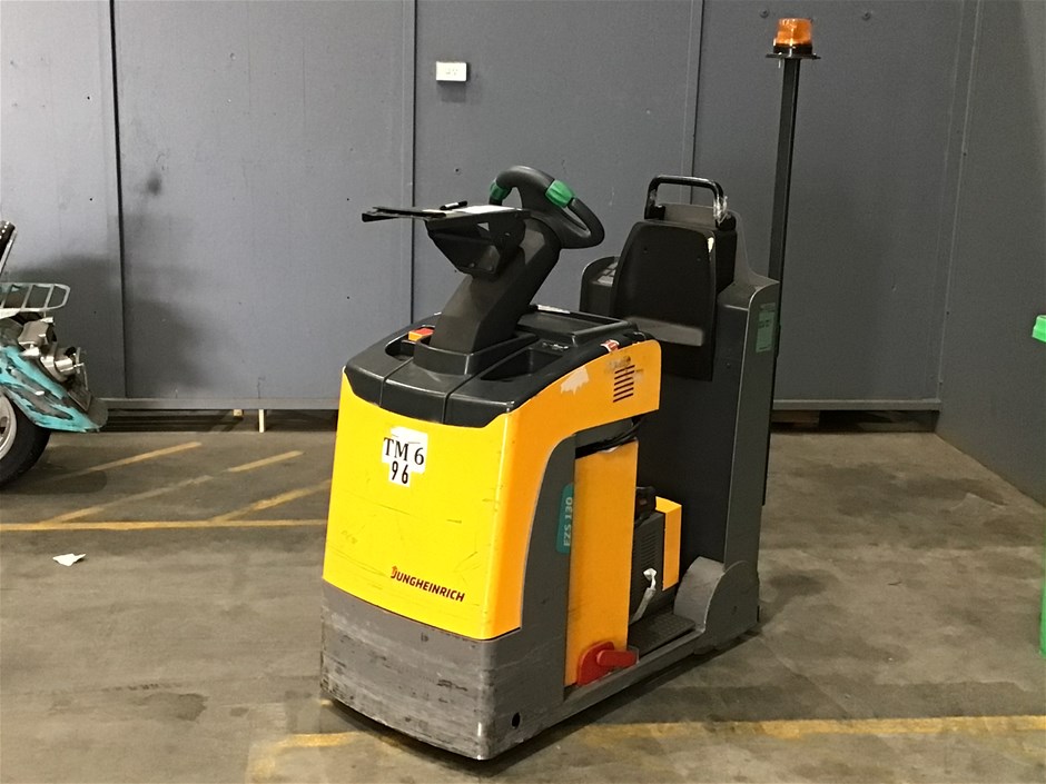 Electric Tow Tractor