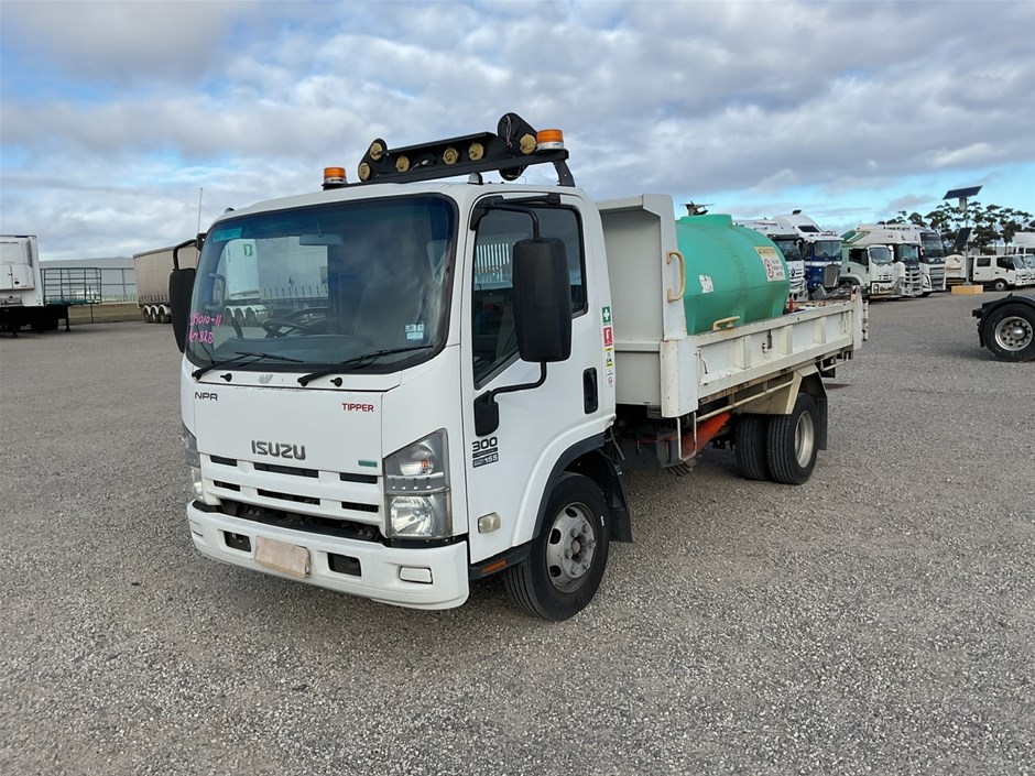 <p>2012 Isuzu NPR 300 Medium  4 x 2 Tipper Truck</p>