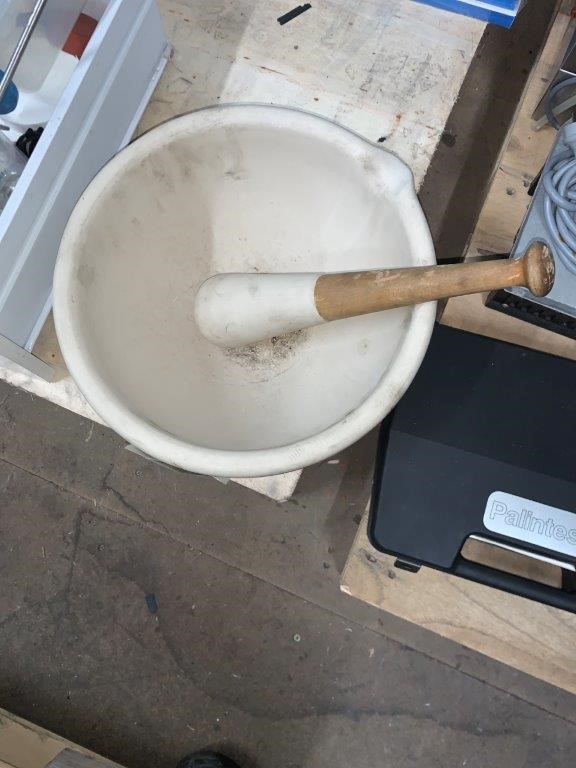 Heavy-duty ceramic mortar and pestle