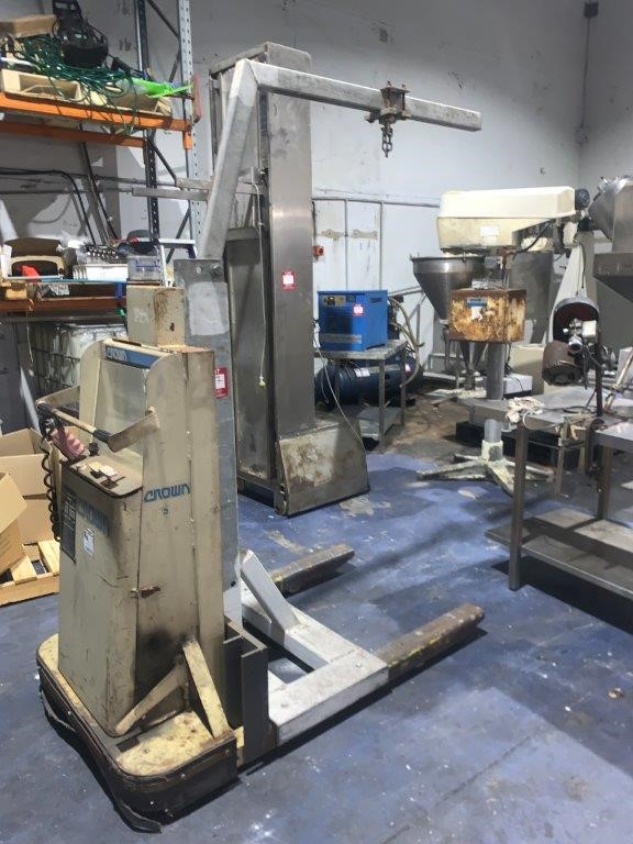 Crown Electric Pallet Jack / Walkie Stacker