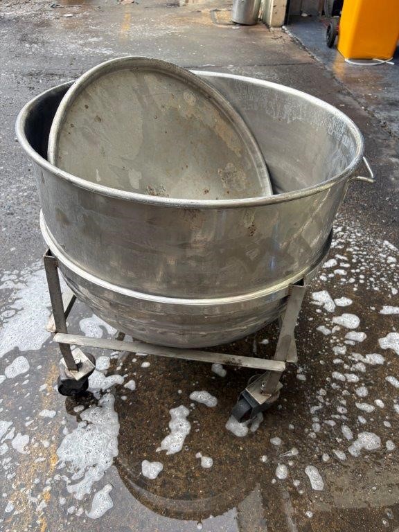 Round Stainless Steel Tub on Wheels