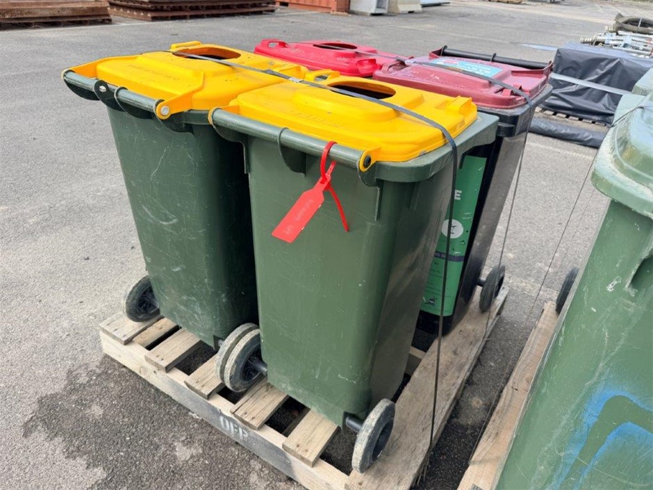 Pallet of 4 Bins