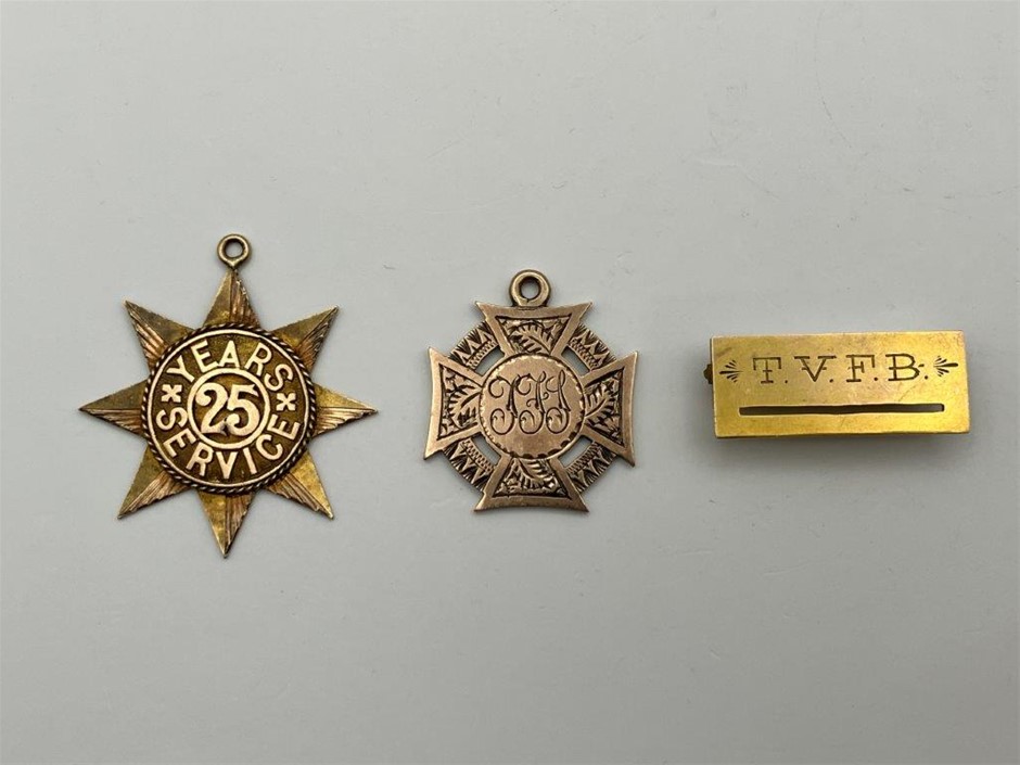 3 x Asstd NZ award fob medals & clasp/bar in 18Ct & 9Ct gold