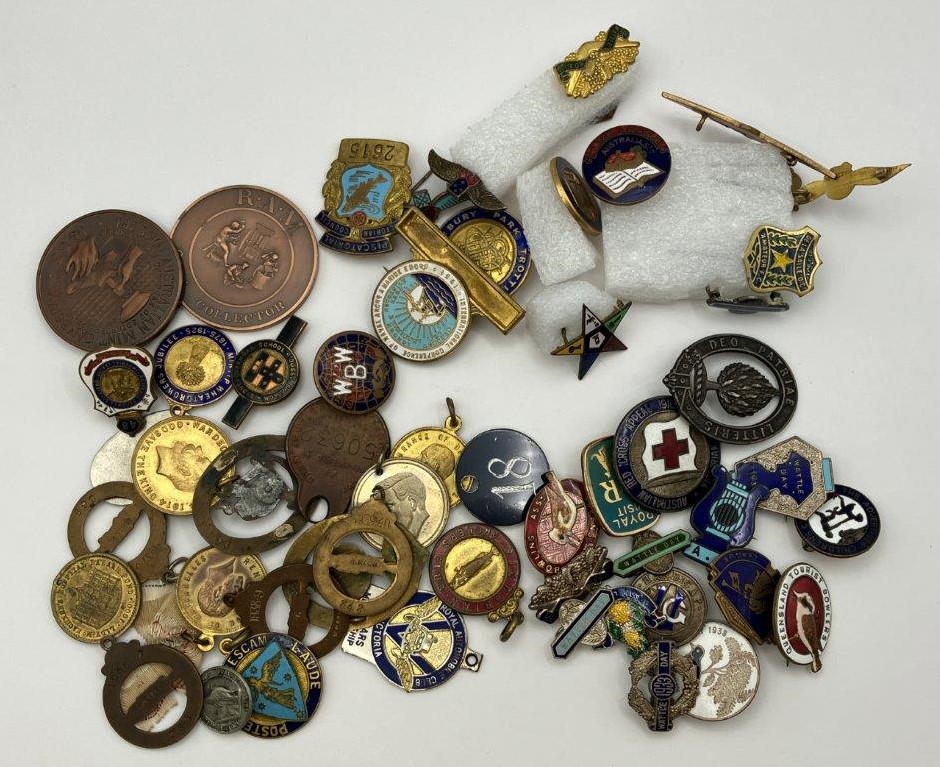 Approx. 40 x Asstd Great Britain & AU Commemorative medals & badges