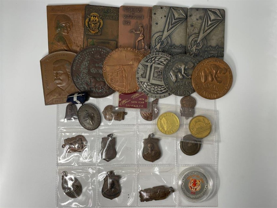 Approx. 27 x Asstd AU commemorative photography and world medals