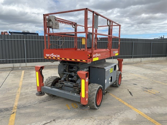 2016 Skyjack SJ6832RT Scissor Lift