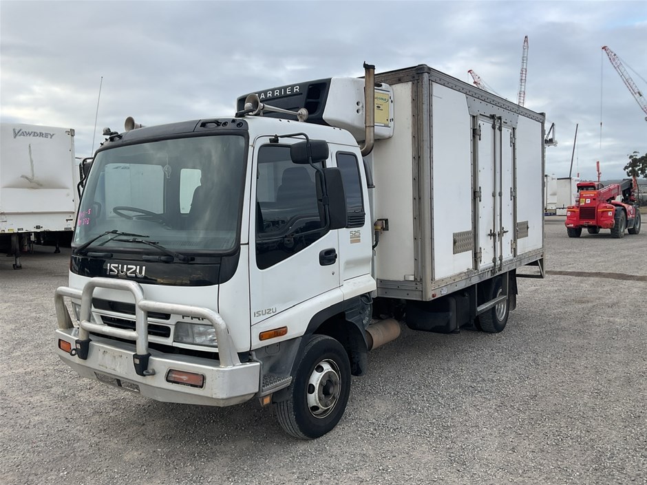 <p>2003 Isuzu  FRR 525 Long 4 x 2 Refrigerated Body Truck</p>