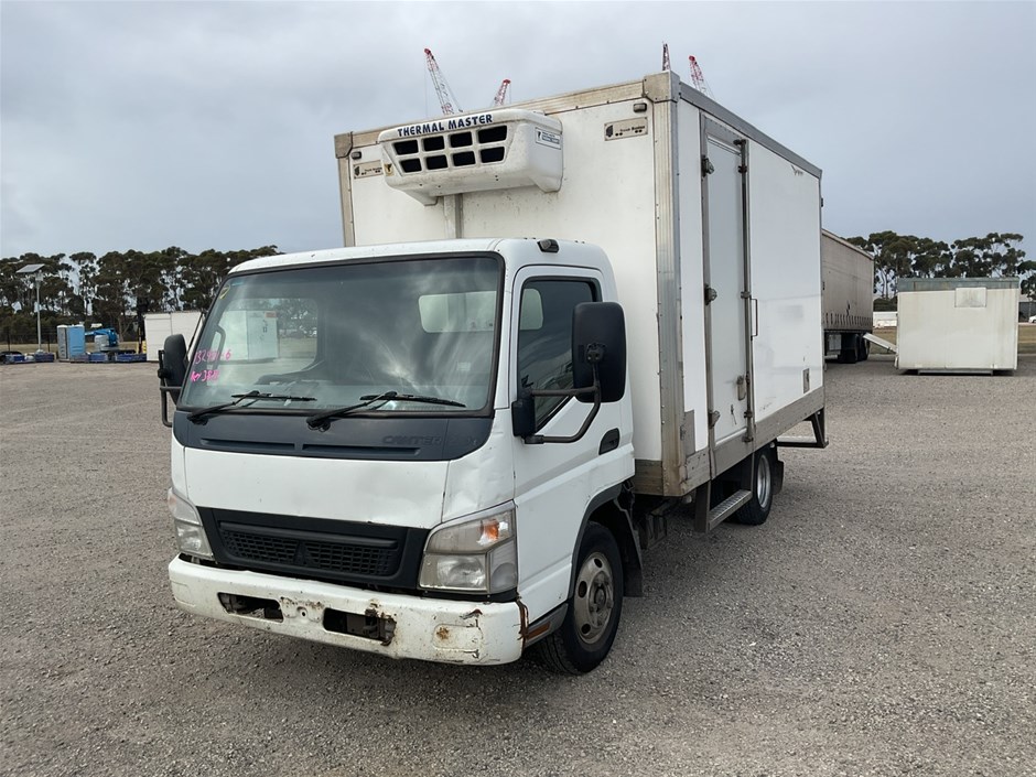 <p>2005 Mitsubishi  Canter 4 x 2 Refrigerated Body Truck</p>