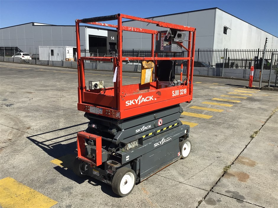 <p>2015 Skyjack SJIII 3219 Scissor Lift</p>