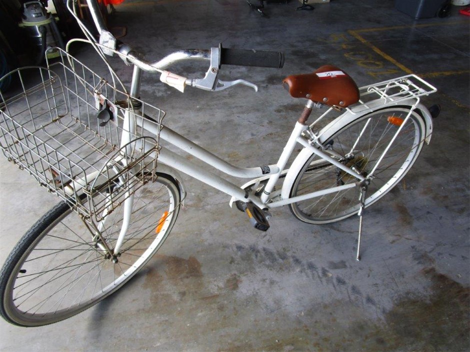 Ladies Bike with Basket and Rear Rack