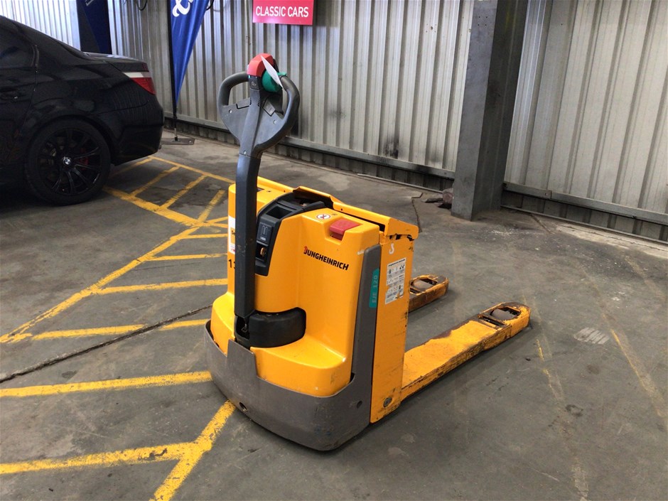 <p>Jungheinrich  EJE 120 Pallet Truck</p>