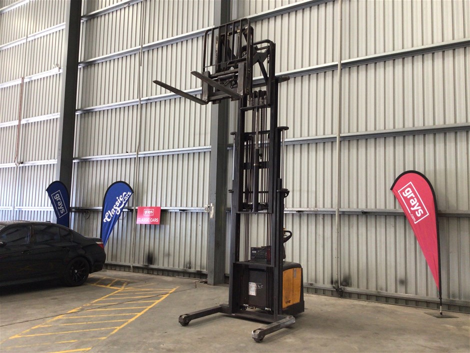 <p>Task Viper 1.5 LB 5.2FR1 SS Order Picker Forklift</p>