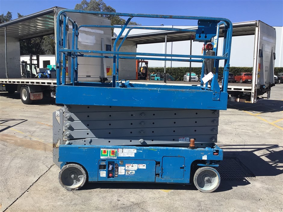 <p>2010 Genie GS3246 Scissor Lift</p>