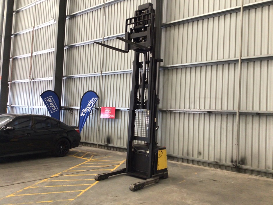 <p>Liftsmart WRT14 Order Picker Forklift</p>