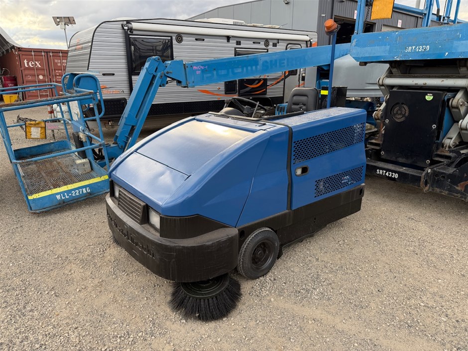 <p>2001 Alto Ride On Scrubber</p>