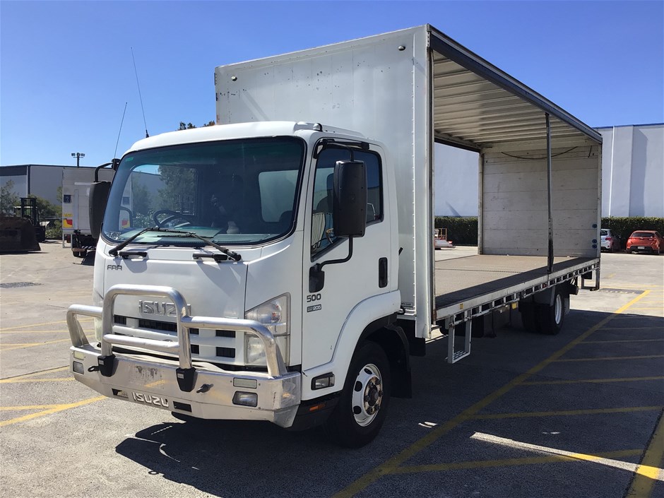 <p>2014 Isuzu FRR500 4 x 2 Curtainsider Rigid Truck</p>