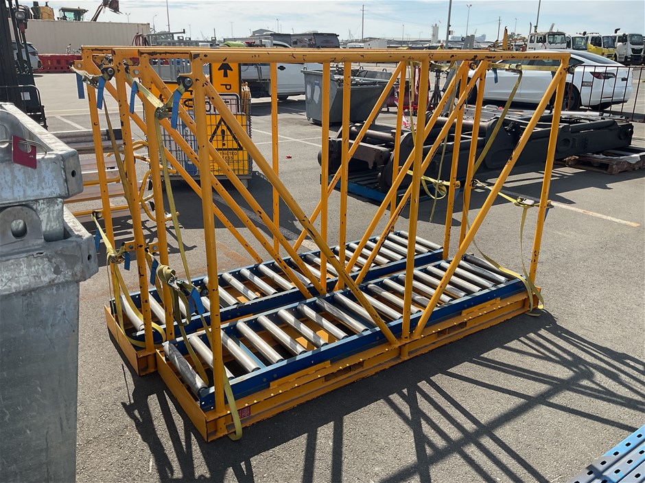 <p>2x Industrial steel rack with rollers</p>