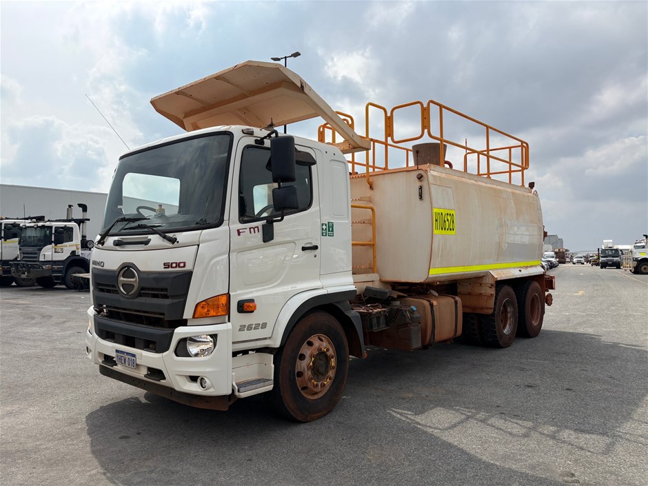 2018 Hino 500 6 x 4 Water Truck