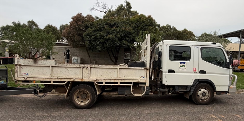 2013 Mitsubishi Canter Fuso 815 4 x 2 Tilt Tray / Tipper Truck