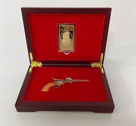 NED KELLY UNIQUE BOXED SET OF 1 GOLD INGOT & PISTOL