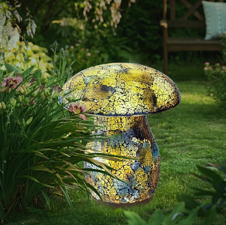 AURORA Lighting Mosaic Solar Mushroom Light, Green. N.B: Damaged packaging.