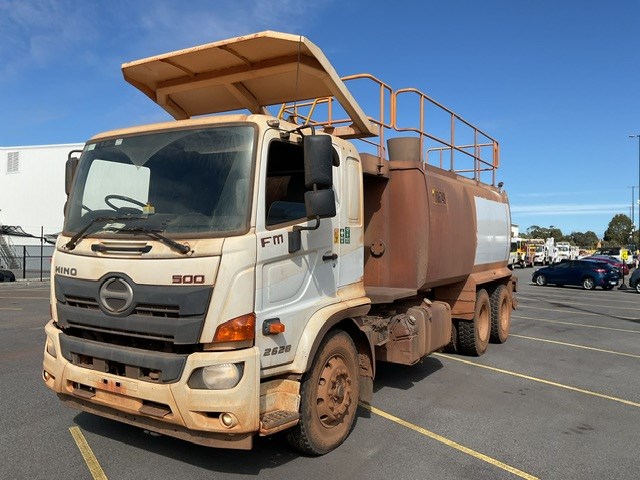 <p>2018 Hino  FM SER 6 x 4 Water Truck</p>
