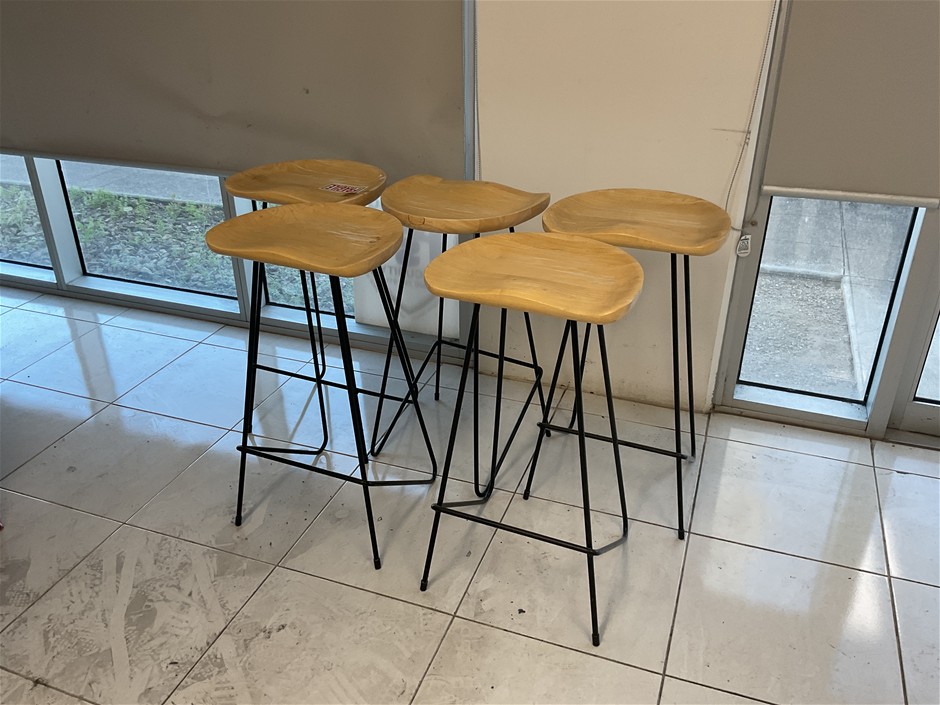 Quantity of Wire Tractor stools x5