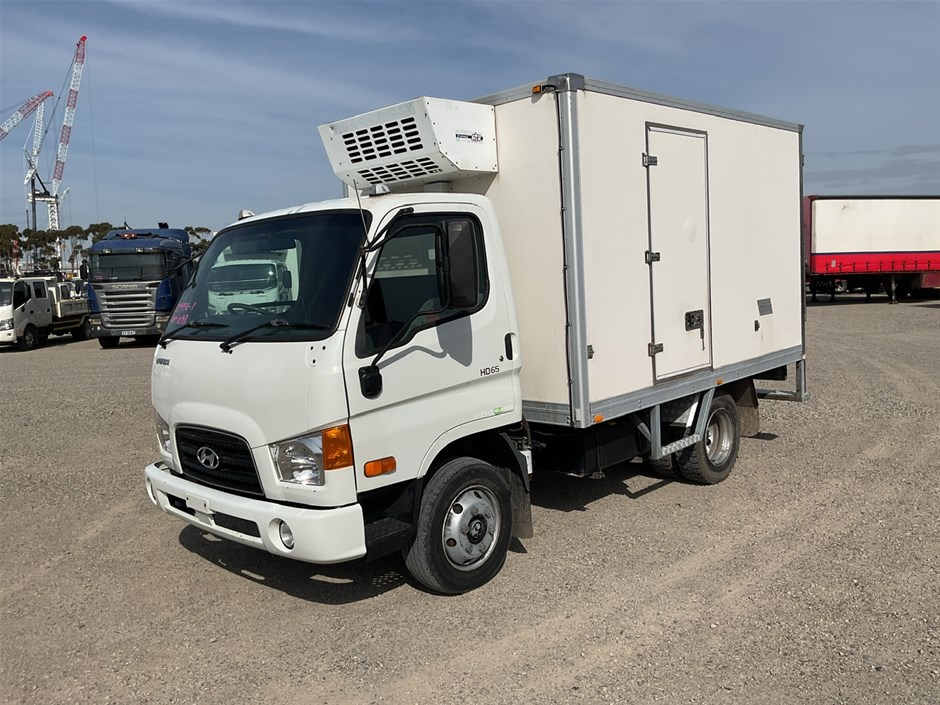 <p>2010 Hyundai HD65 4 x 2 Refrigerated Body Truck</p>