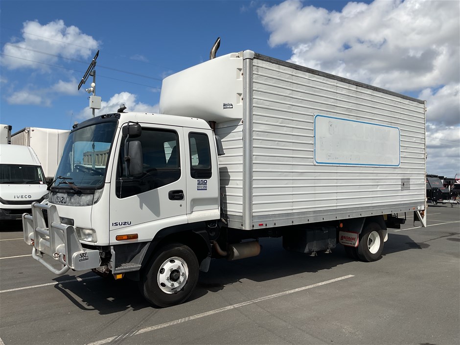 No Reserve 2002 Isuzu FRR 4 x 2 Refrigerated Body Truck