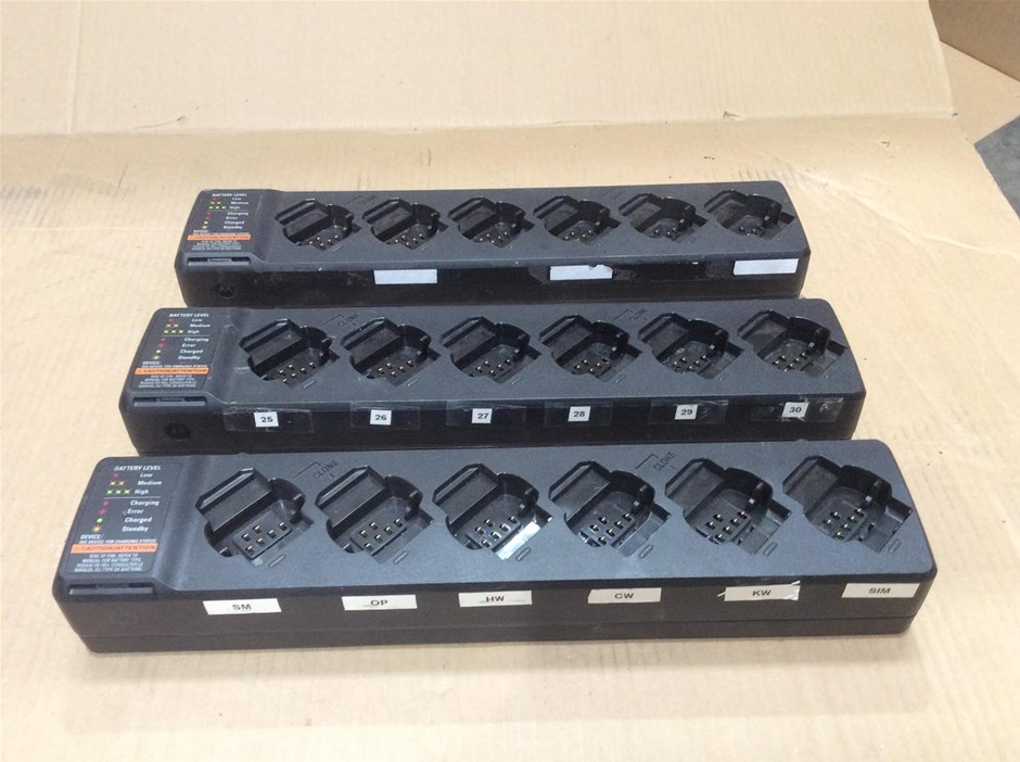 Motorola PMPN4588A Multi Unit Charger (Lot of 3)
