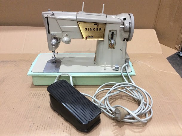 Singer Vintage Sewing Machine