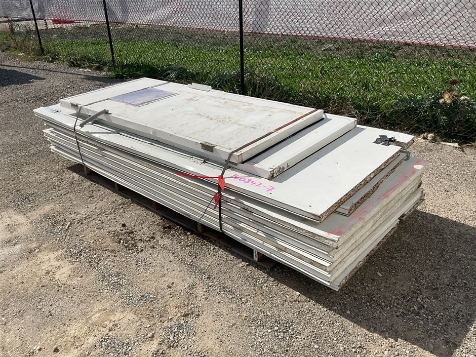 <p>9 x Assorted Steel Clad insulated Panels</p>