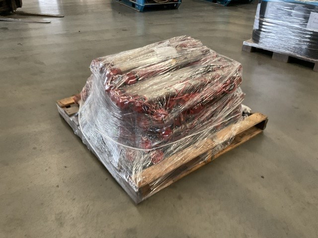 <p>Pallet Of Flourescent LED Lights</p>