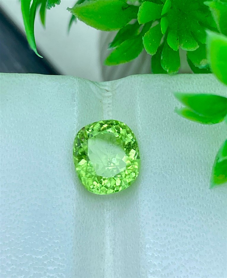 3.85 Carats Natural Peridot